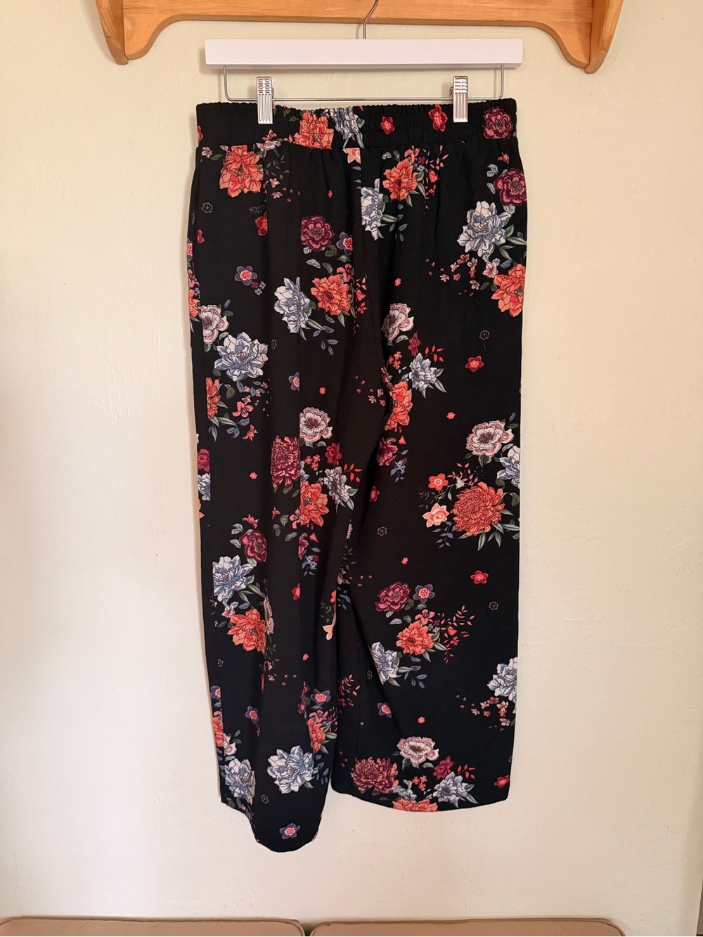 bobeau Black Wide-Leg Floral Pants with Red & Pink Blooms